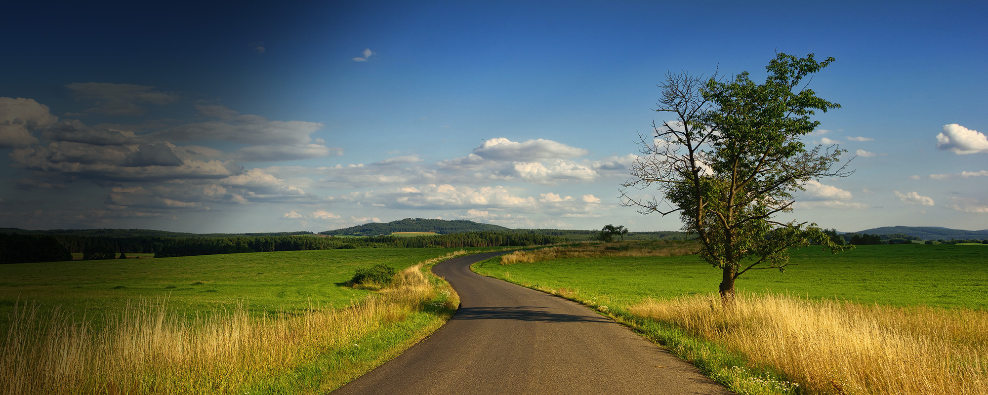A static windy road